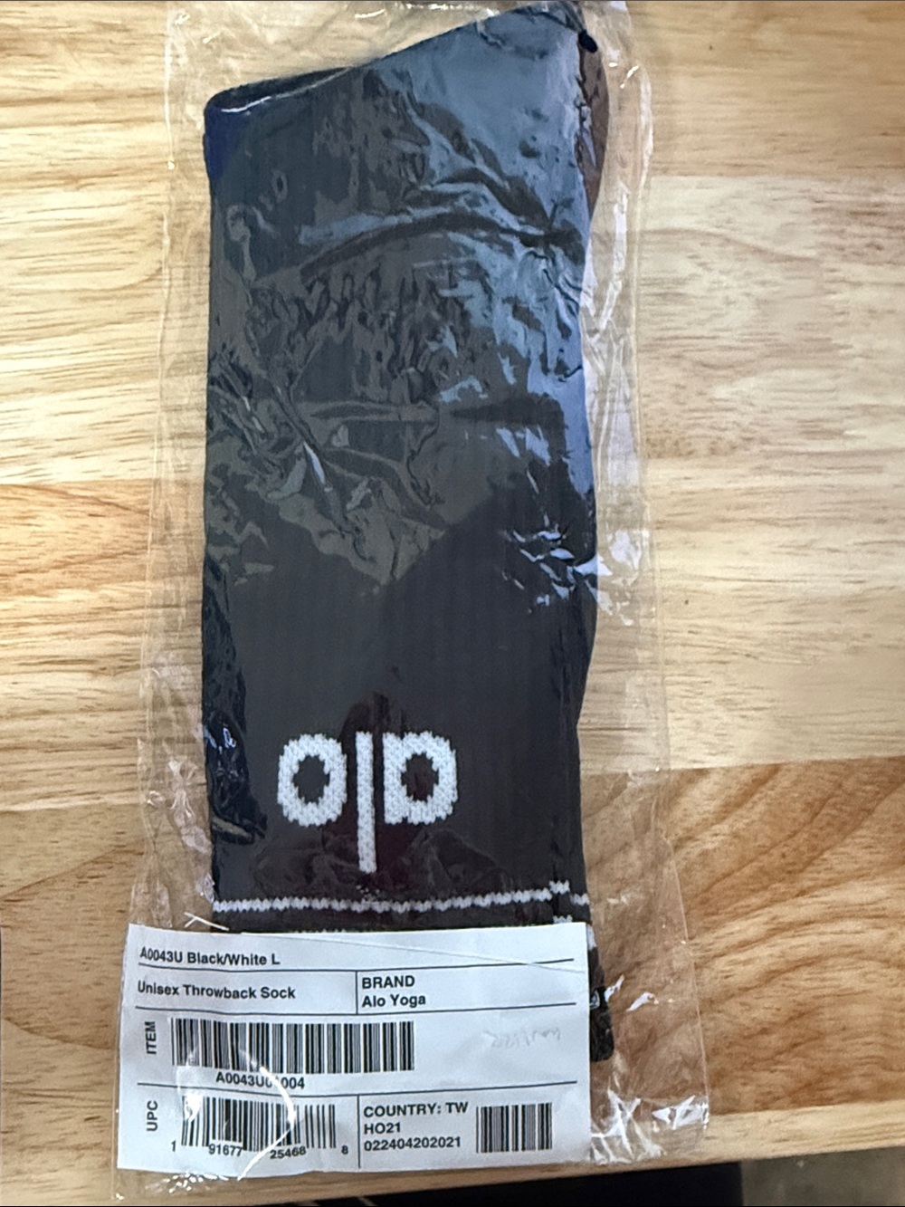 ALO Unisex Throwback Sock - Athletic BLACK WHITE NWT large